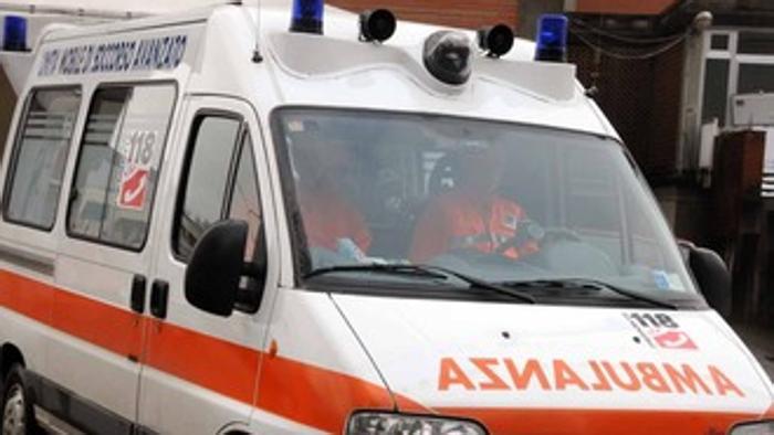 Incidente a Palermo: morta una bambina sbalzata fuori dall'auto