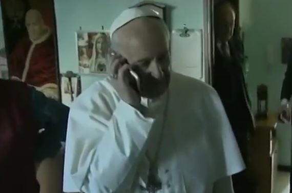 Papa Francesco telefona alla signora Adele: Buongiorno, come si sente?