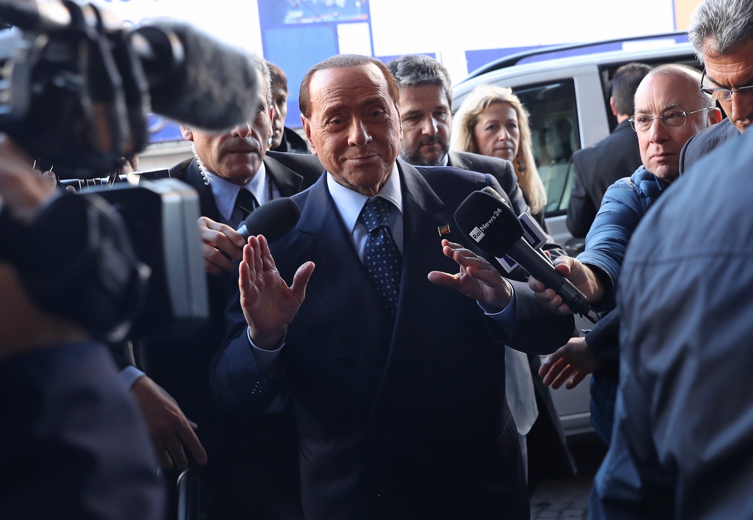 Ius soli, Berlusconi: La cittadinanza va meritata