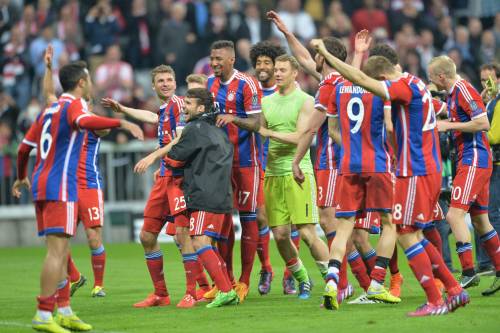 Tifosi del Bayern Monaco esaltati dalla magia di Thiago Alcantara