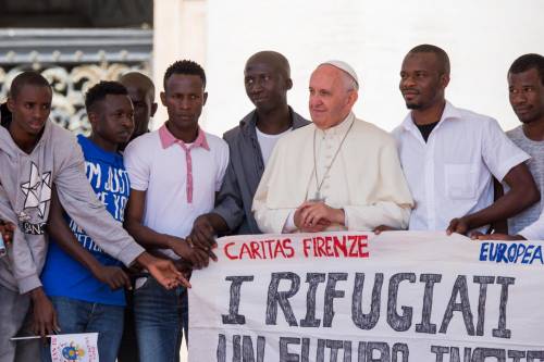 Papa Francesco con gli immigrati in San Pietro 2
