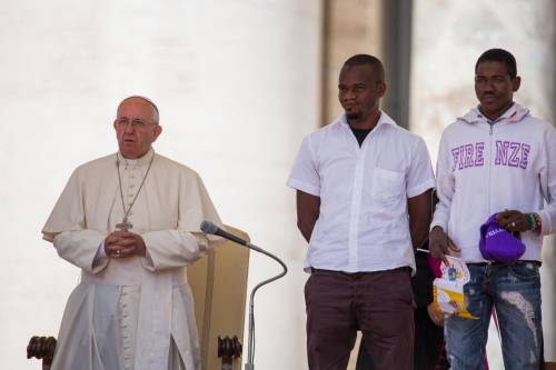 Papa Francesco con gli immigrati in San Pietro 5