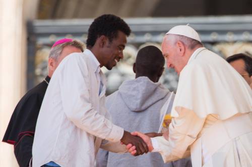 Papa Francesco con gli immigrati in San Pietro 6