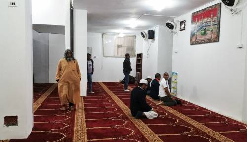 Continua la protesta dei musulmani contro la chiusura delle moschee 9