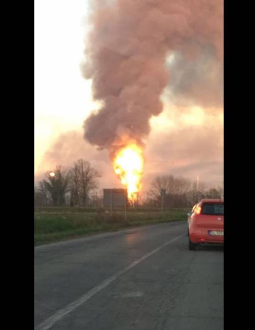 Pavia, esplosione alla raffineria dell'Eni 8