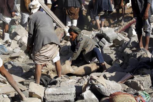 Risultati immagini per bombardamento yemen