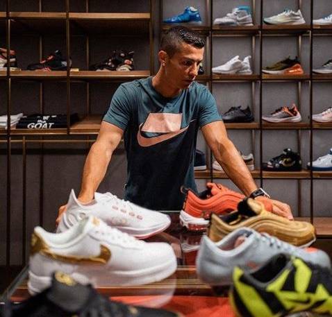 Ronaldo, il calciatore-imprenditore alla conquista del mercato cinese