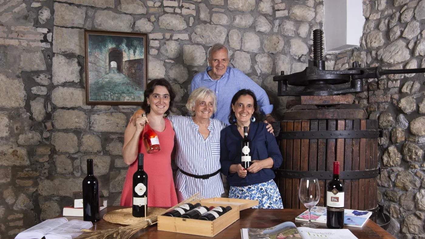 Camigliano, il cammello, un "Paesaggio inatteso" e il Brunello