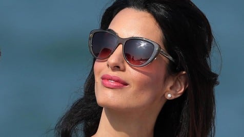 Tsipras molla lady Clooney: "Troppo cara la sua parcella per farci riavere il Partenone"