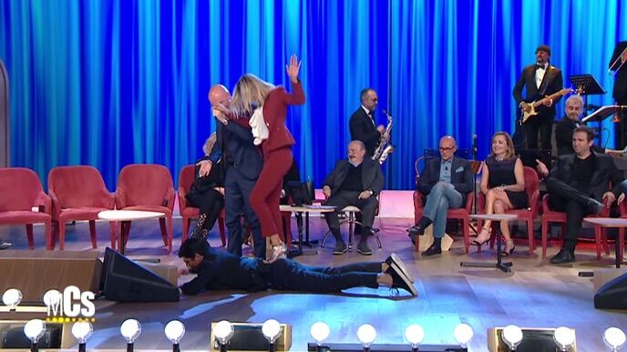 Soleil Sorge "dominatrice" al Costanzo Show