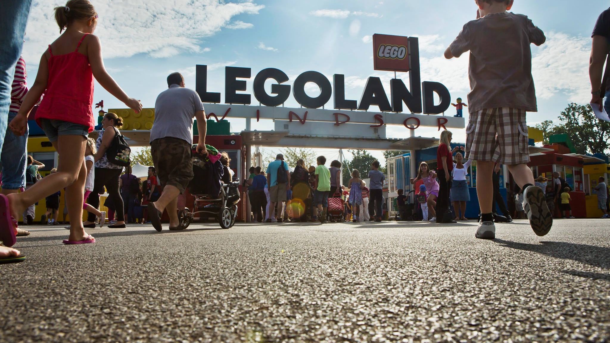 Gb, l'estrema destra va all'attacco dei Lego
