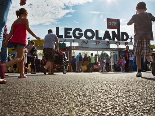 Gb, l'estrema destra va all'attacco dei Lego