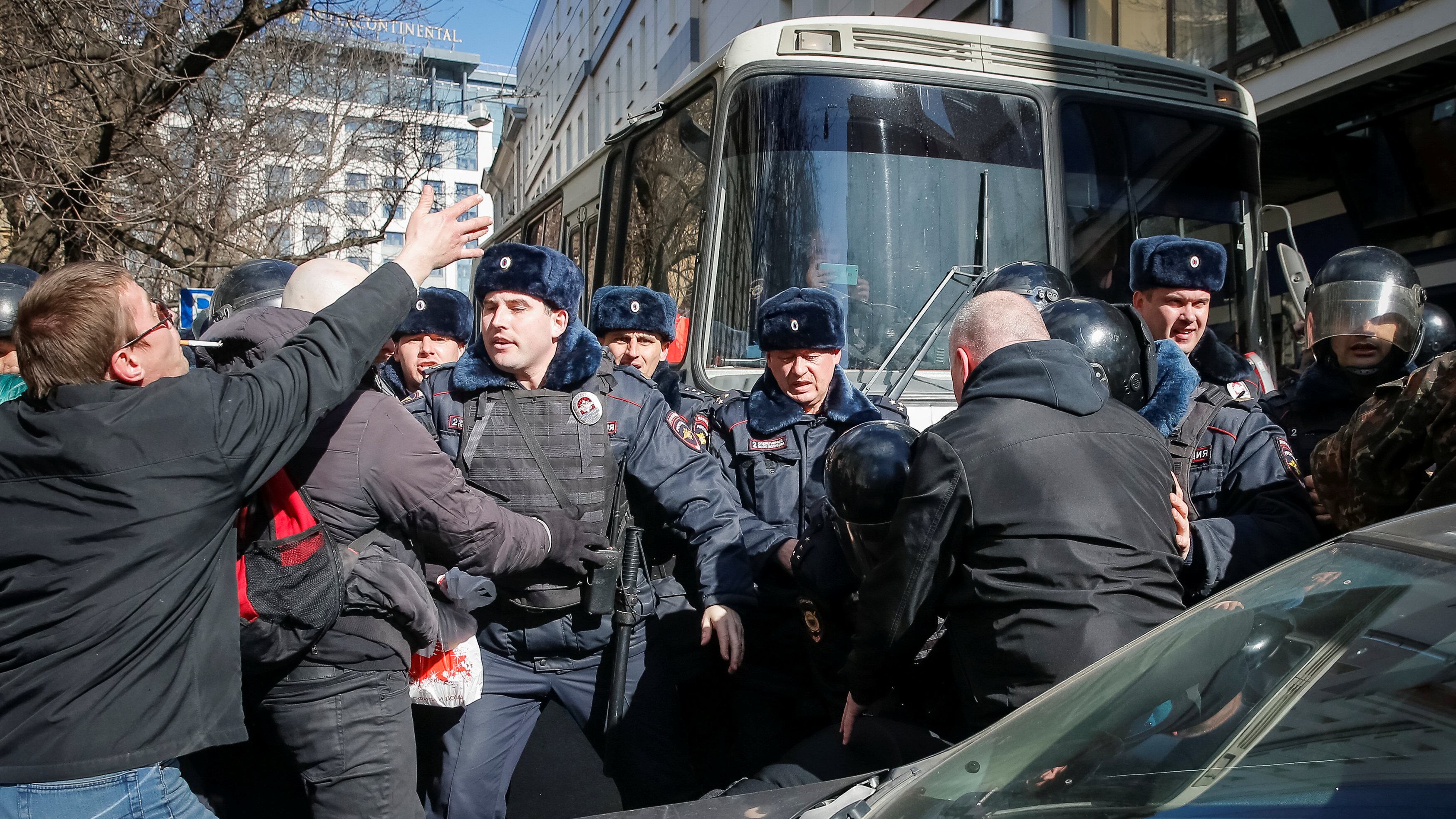 Mosca, nuove condanne dopo quella di Navalny