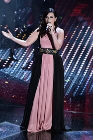 Sanremo 2016: gli abiti della prima serata 55