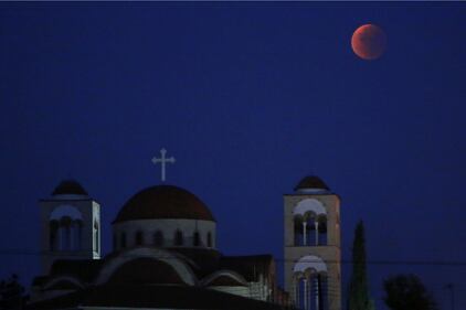 Una notte di luna rossa: ecco l'eclissi nel mondo 16