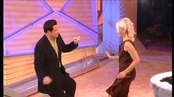 Amici 18, arriva John Travolta a far “ballare” Maria. Assente il giudice Ricky Martin