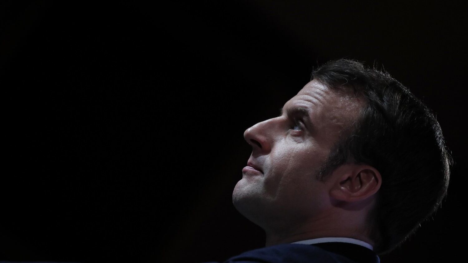 Macron annuncia stretta contro gli arrivi in Francia di imam stranieri