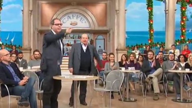Fatti Vostri, Magalli "zittisce" l'ospite ma lui continua a urlare