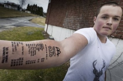 Stian Ytterdahl, il ragazzo che si è fatto tatuare lo scontrino del McDonald's 1