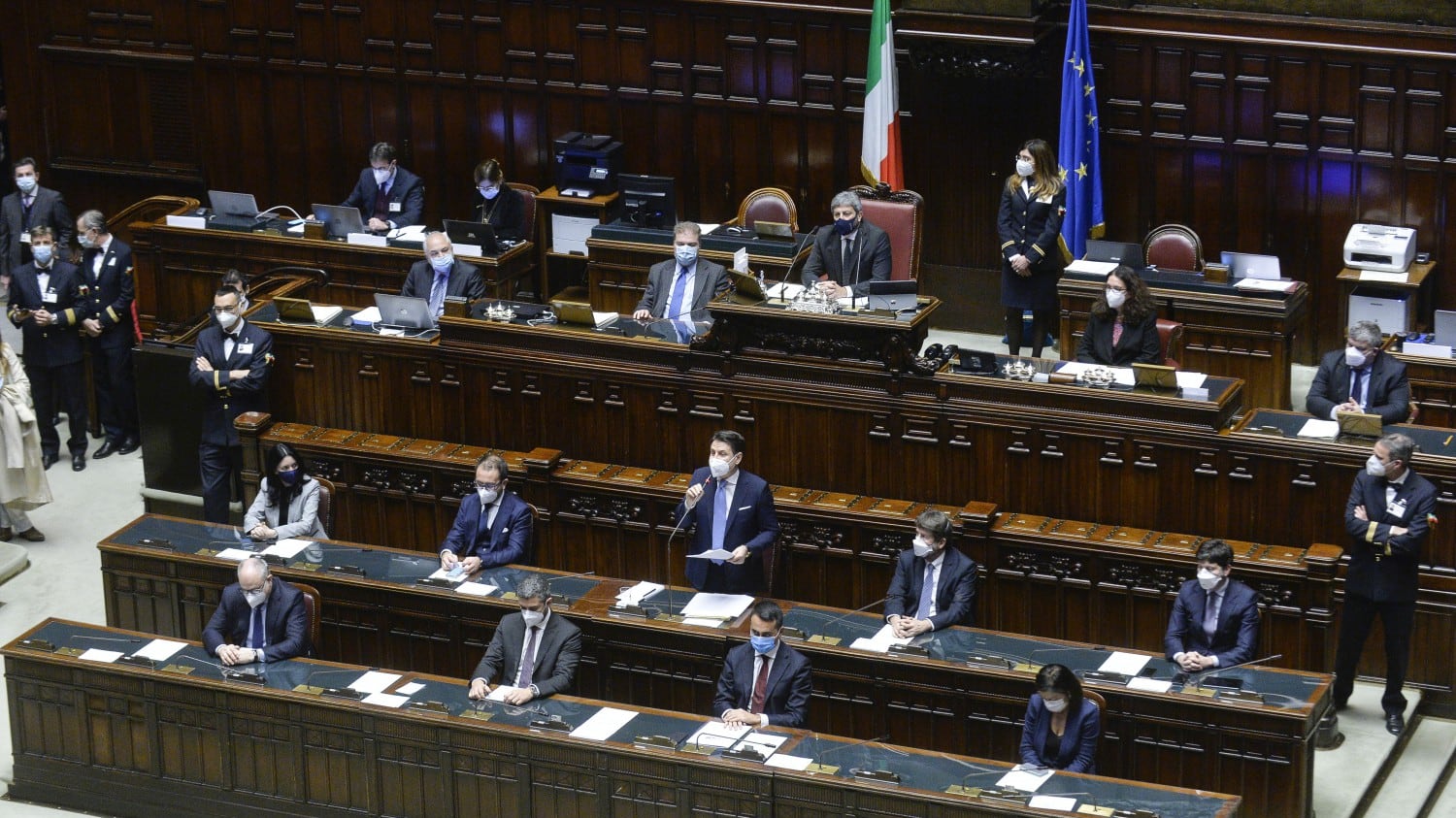Conte ha la fiducia alla Camera Ma adesso trema per il Senato