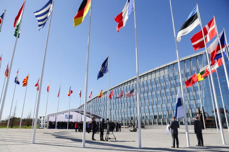 Covid, la Nato a Conte: “Perché fai accordi con Putin e la Cina?”