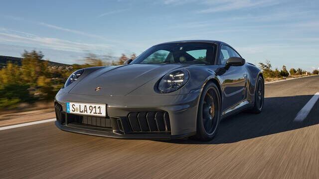 Nuova Porsche 911 GTS 2024, debutta la prima 911 ibrida della storia