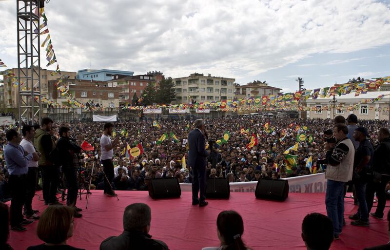 L'Hdp filo-curdo in piazza per il "no" a Batman 8