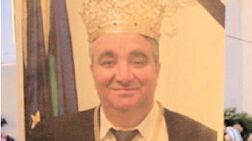 Folla in lutto, lacrime e sfarzo kitsch È morto il re dei rom