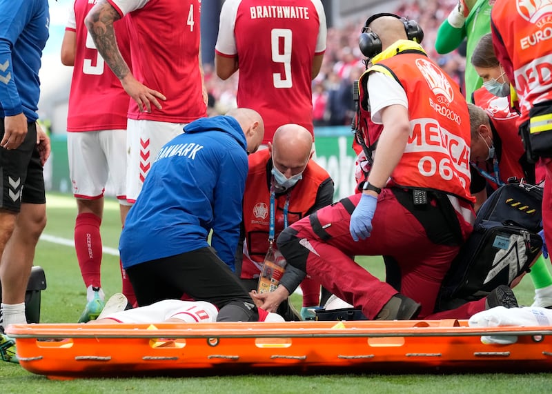 Lo sgomento e la paura in campo dopo il malore di Eriksen 3
