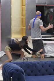 Gf Vip, Bettarini continua a corteggiare Mariana Rodriguez 9