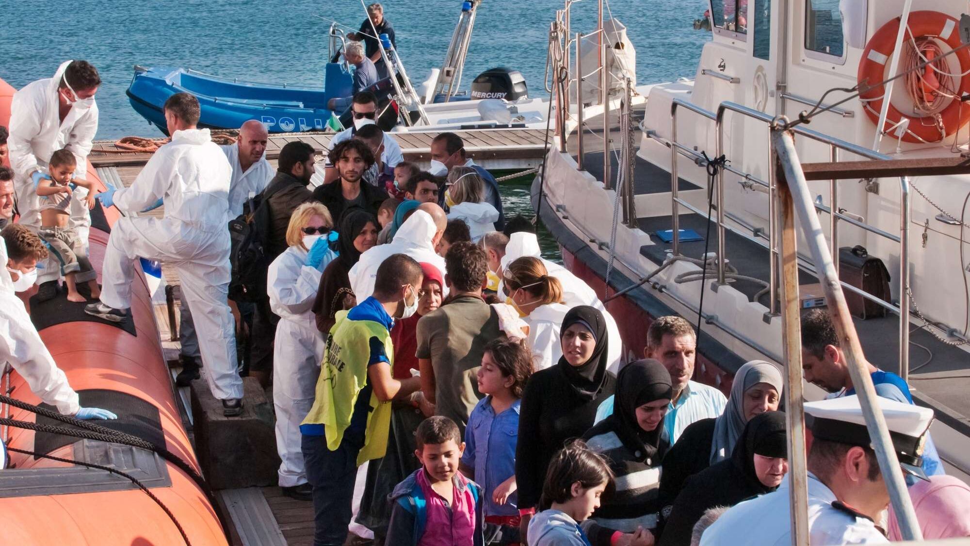 Caccia al boss degli scafisti: così porta candestini in Italia