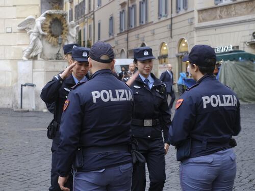 "Rubata l'identità a 5mila agenti della Digos": lo strano blitz degli hacker cinesi