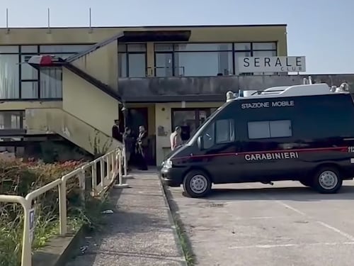 Neonata partorita in un night club e trovata morta: s'indaga per infanticidio