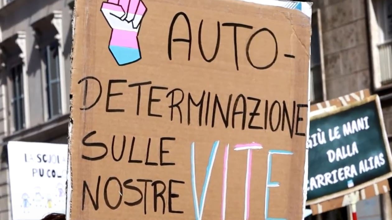 Visite e controlli. Giro di vite sul cambio sesso