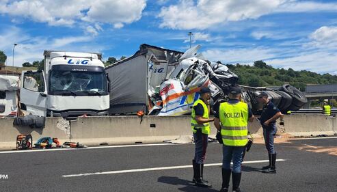 L'incidente sull'A1, che ha causato tre vittime su un'ambulanza 6