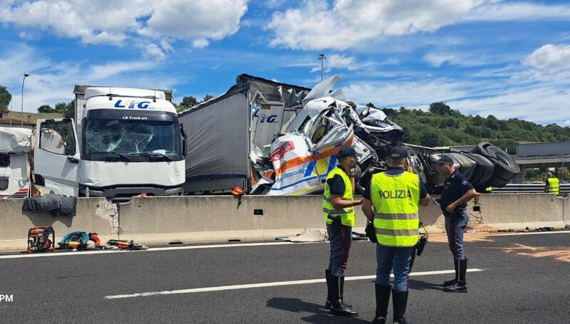 L'incidente sull'A1, che ha causato tre vittime su un'ambulanza 6