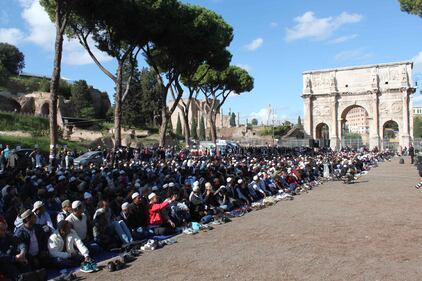 Il venerdì di preghiera dei musulmani al Colosseo 6