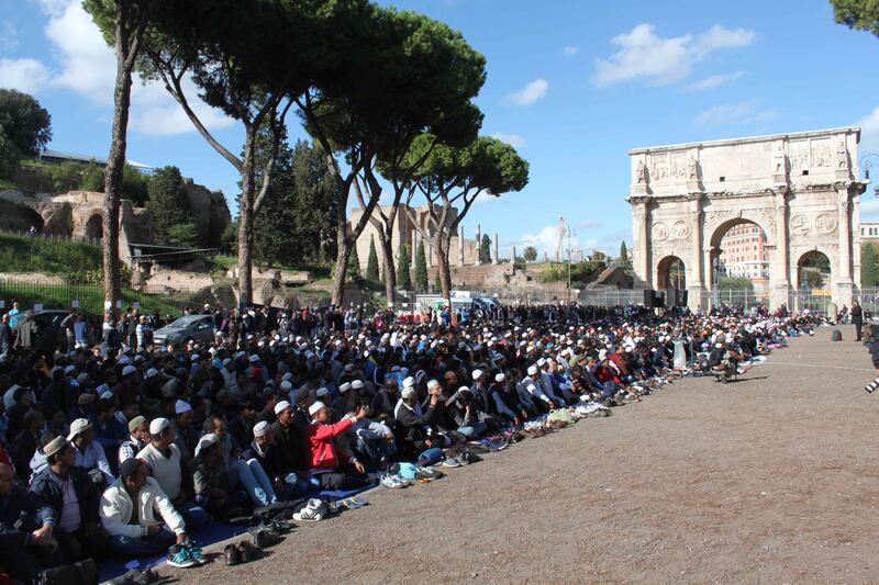 Il venerdì di preghiera dei musulmani al Colosseo 6