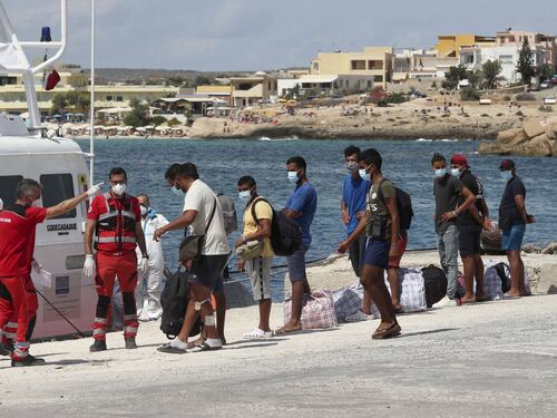 In Lombardia un migrante su 7. "Il governo deve rimpatriare"