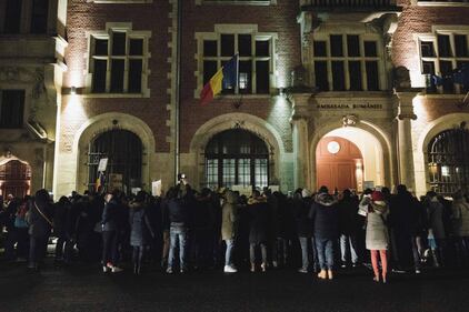 Romeni in piazza contro la corruzione 3