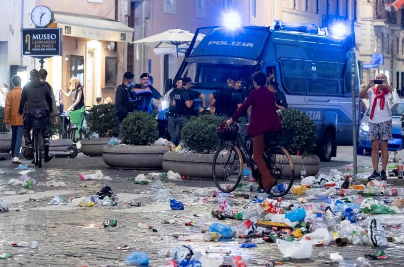 Vandalizzata Piazza del Popolo dai tifosi spagnoli del Betis Siviglia 8