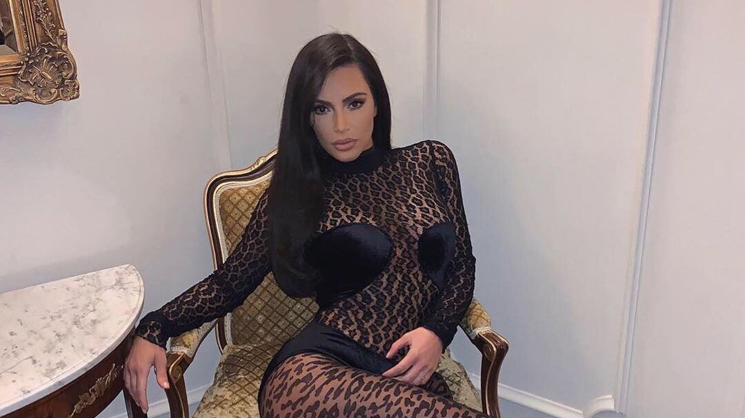 Kim Kardashian in sexy look leopardato alle sfilate di Parigi