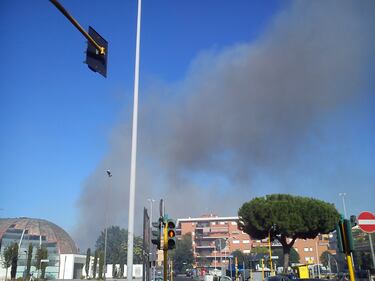 Roma, bruciati più di 50 ettari: evacuati struttura per anziani e convento 6