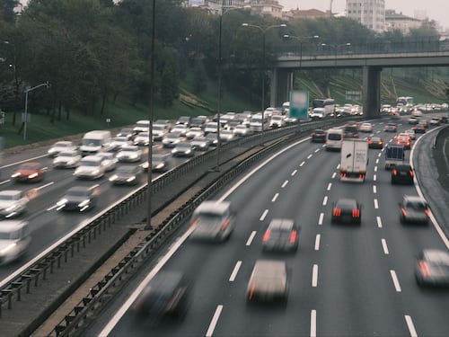 Codice della Strada, via libera al limite a 150 km/h: quando e dove sarà possibile attuare la modifica