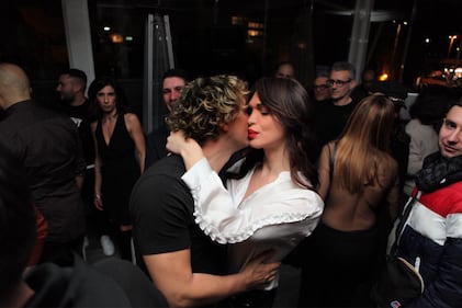 Chando le nuove foto con Manila Gorio in atteggiamenti intimi 5