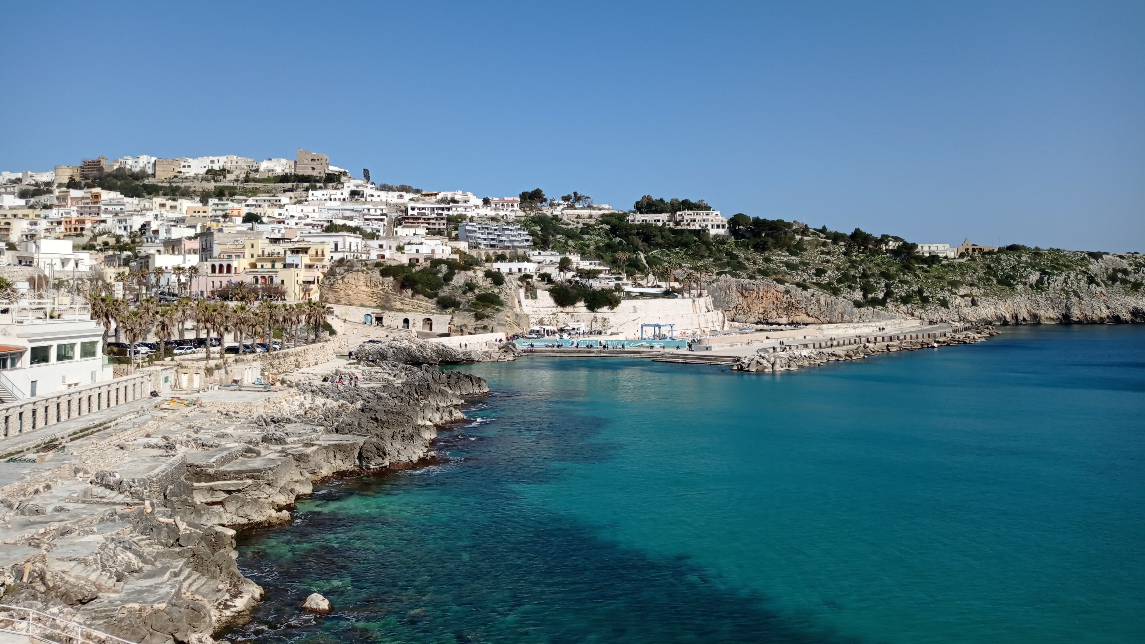 Sorgenti, grotte e ricci di mare: le bellezze di Castro Marina