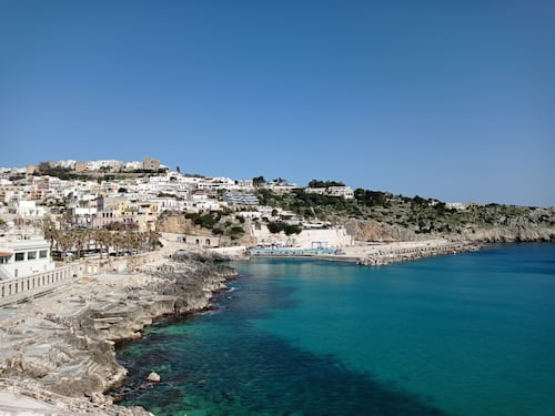 Sorgenti, grotte e ricci di mare: le bellezze di Castro Marina
