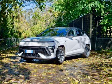 Hyundai Kona Hybrid: la gallery del crossover ibrido da 23 km/l 2