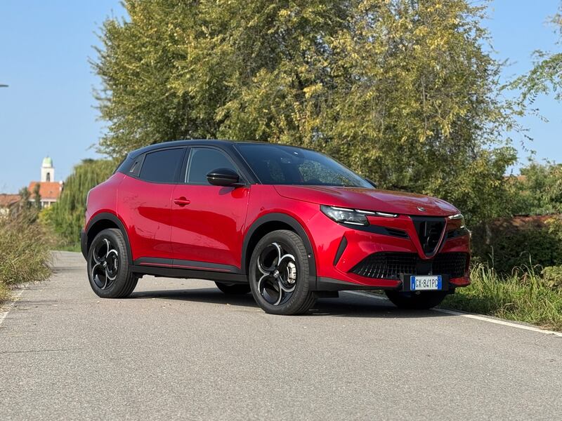 Alfa Romeo Junior Q4: guarda la gallery del B SUV elettrificato e a trazione integrale 3