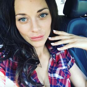 Marion Cotillard, topless optical 5